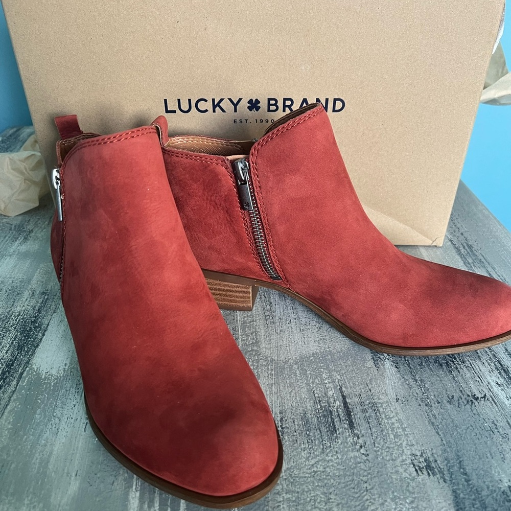 NEW IN BOX Lucky Brand Women's Burgundy Basel Bootie Ankle Booties, Size 7.5M - Picture 3 of 16